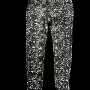 Weatherproof 32° Cool Zebra print athletic leggings